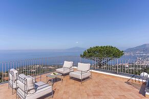 Giulia 3 Villa Apartment Shared Pool Sea Views