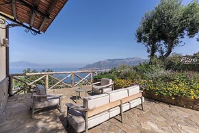 Giulia 3 Villa Apartment Shared Pool Sea Views