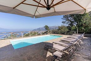Giulia 2 Villa Apartment Shared Pool Sea Views