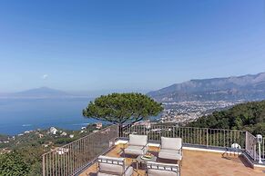 Giulia 2 Villa Apartment Shared Pool Sea Views