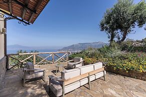 Giulia 2 Villa Apartment Shared Pool Sea Views