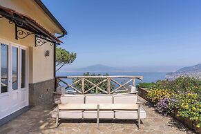 Giulia 2 Villa Apartment Shared Pool Sea Views