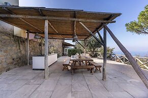 Giulia 1 Villa Apartment Shared Pool Sea Views