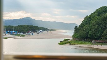Samcheok Kong & Bee Ocean View Spa Pensi