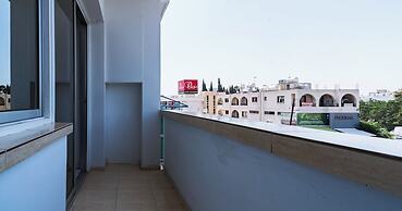 Cosy & Central Larnaca Suite