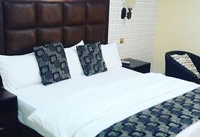 Tomats Hotel and Suites