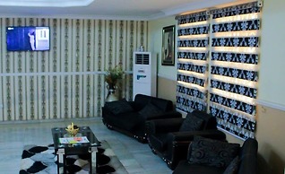 Tomats Hotel and Suites