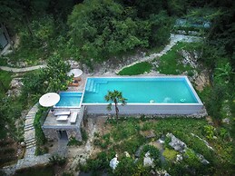 Xunmiri Qinin Villa