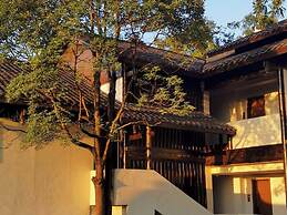 Xunmiri Qinin Villa