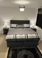 Spacious Comfortable Central Derby 2-bed Apartment