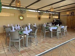 Victoria Falls Oasis Hotel