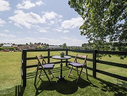 Under the Oak Tree Shepherd's Hut