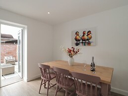 3 The Stables
