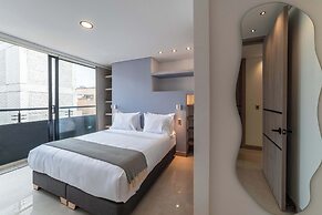 w Elegant 3BR w Outdoor Balcony