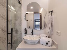 w Elegant 3BR w Outdoor Balcony