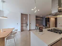 w Elegant 3BR w Outdoor Balcony