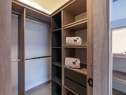 w Elegant 3BR w Outdoor Balcony