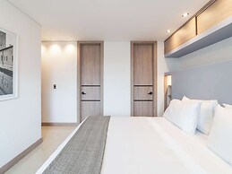 w Elegant 3BR w Outdoor Balcony
