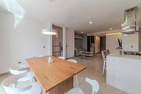 w Elegant 3BR w Outdoor Balcony