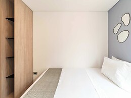 w Elegant 3BR w Outdoor Balcony
