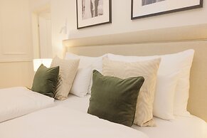RAFAEL KAISER - Signature Apartments