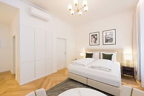 RAFAEL KAISER - Signature Apartments