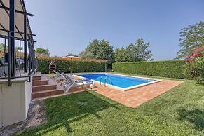 Villa Kristina With Pool