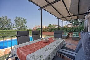 Villa Kristina With Pool