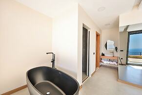 Lyxos Hotel