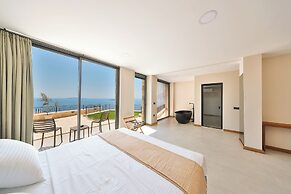 Lyxos Hotel