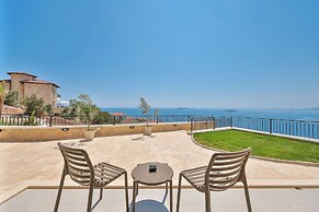 Lyxos Hotel