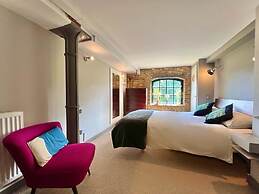 Stunning 2-bed Converted Warehouse - Sleeps 4