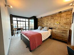 Stunning 2-bed Converted Warehouse - Sleeps 4