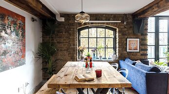 Stunning 2-bed Converted Warehouse - Sleeps 4