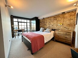 Stunning 2-bed Converted Warehouse - Sleeps 4