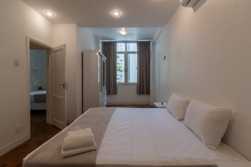 2 Minutes From Copacabana Beach D302