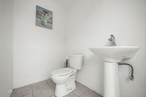 Private Pool Near the Beach Pet Friendly