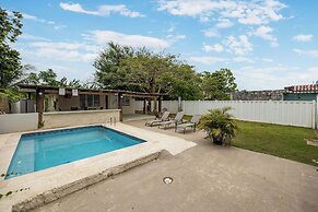 Private Pool Near the Beach Pet Friendly