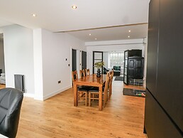 Ellis House