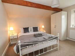 Cottage Round T'corner
