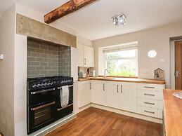 Cottage Round T'corner