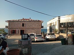 Cunda Esin