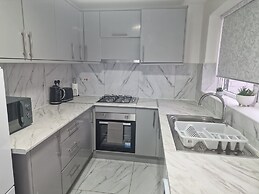 Lodge - Sleeps 10 & Free Parking