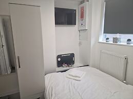 Lodge - Sleeps 10 & Free Parking