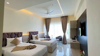 TOWN SQUARE SUITES