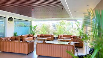 TOWN SQUARE SUITES