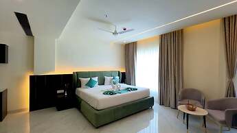 TOWN SQUARE SUITES