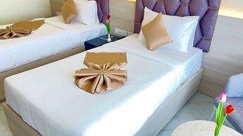 TOWN SQUARE SUITES