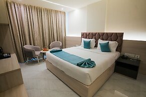 TOWN SQUARE SUITES