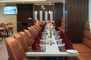 TOWN SQUARE SUITES